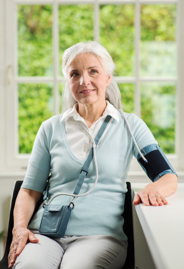 InUse_WatchBP-O3_woman-3